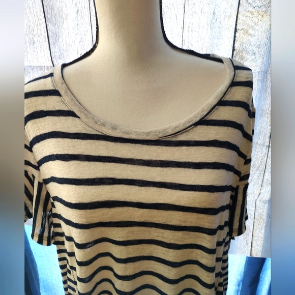 Lane Bryant size 26/28 navy striped flowy tunic - Picture 3 of 4